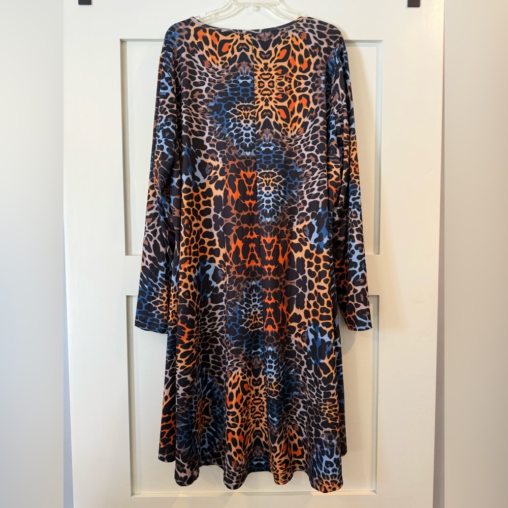 Leopard Print V-Neck Tunic - Picture 2 of 2